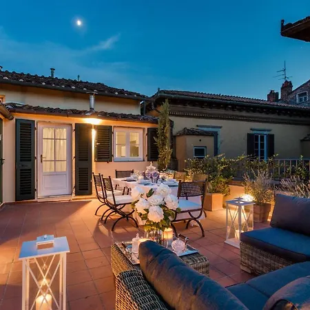Casa Ottone - Residenze Seicento - A Superb Bright Flourish With Grand Terrace Inside Centre Apartment Lucca