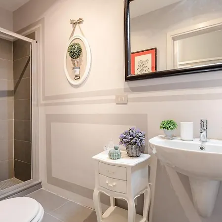 Apartment Casa Ottone - Residenze Seicento - A Superb Bright Flourish With Grand Terrace Inside Centre Lucca