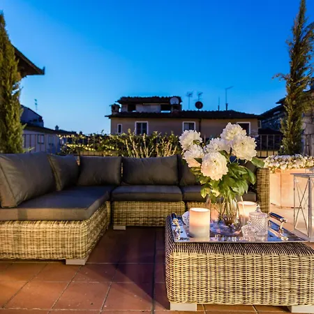 Casa Ottone - Residenze Seicento - A Superb Bright Flourish With Grand Terrace Inside Centre Apartment Lucca